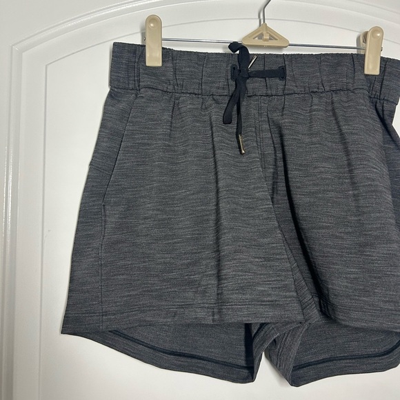 Lululemon On The Fly Shorts Gray Athletic Shorts size 6 - Picture 2 of 10